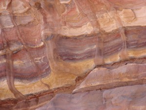 aus dem Fels gehauen in Petra