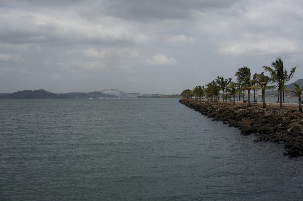 Blick von der Isla Naos auf die Einfahrt zum Panama Canal