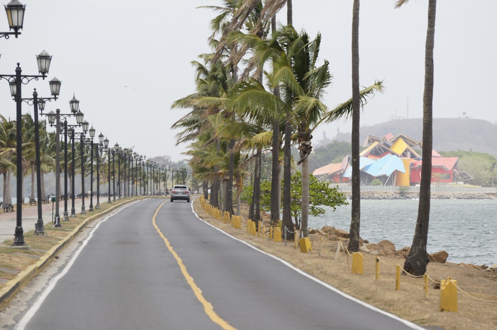 Calz de Amador, Amador Causeway, Panama City mit Biomuseo