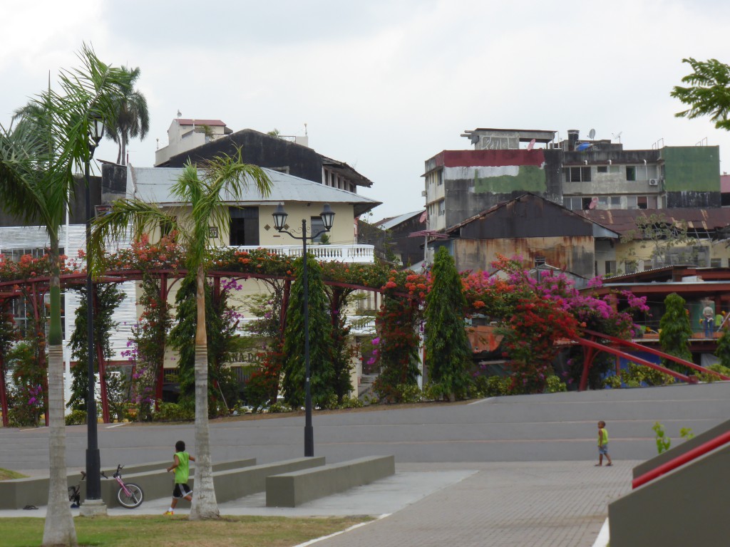 Blick von der Altstadtpromenade auf Panama Viejo