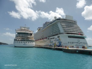 Norwegian Escape und AIDAluna am Pier von Roadtown in Tortola