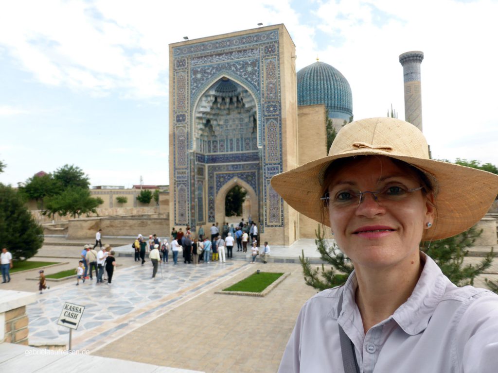Vor der Gur-Emir Mausoleum