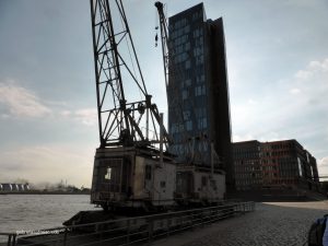 Alt und Neu im Hamburger Hafen
