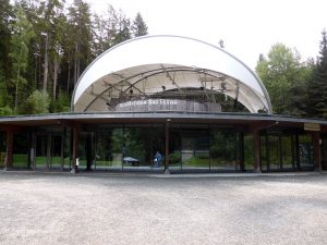 Natur Theater in Bad Elster mit "Ratebild": wer guckt denn da?