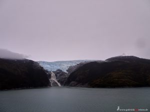 Gletscher mündet in den Beagle Kanal
