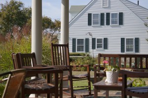 Terrasse des "Inn at Lewis Bay"