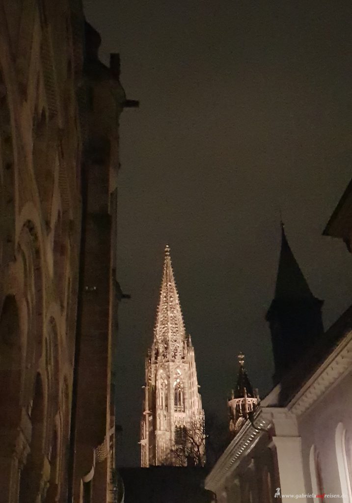 Kirchturm bei Nacht