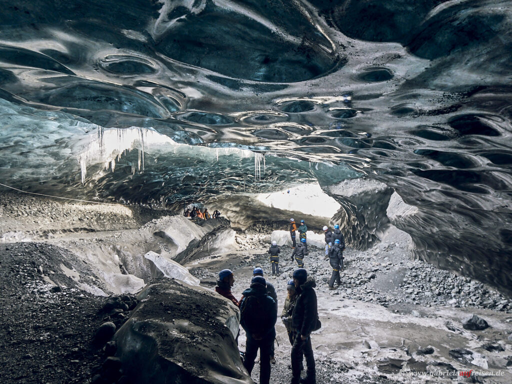 Gletscherhoehle-Eingang