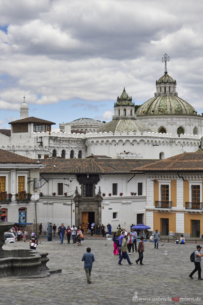 Plaza-in-Quito