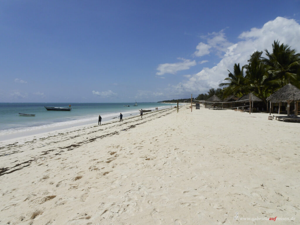 Strand-vor-dem-Aqua-Beach-Hotel-Zanzibar