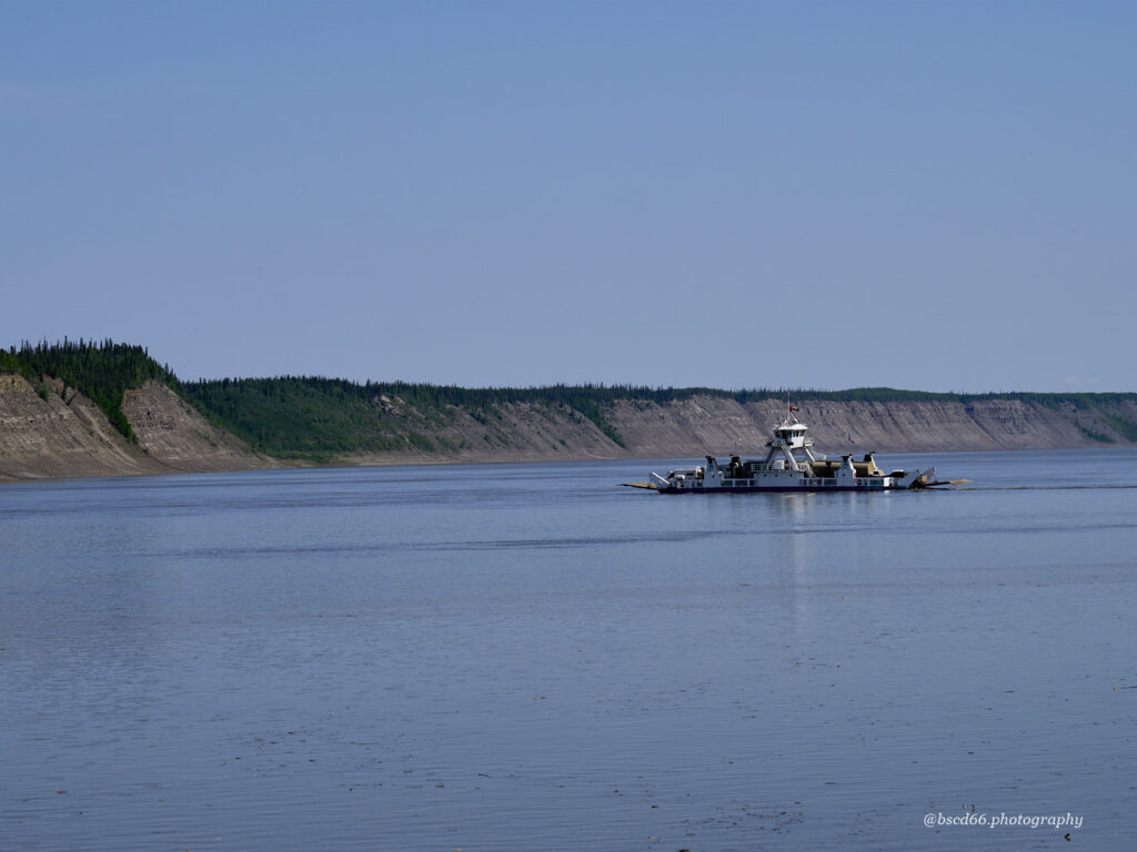 Faehre-ueber-Mackenzie-River