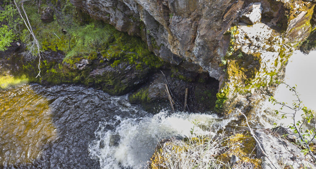 Wasserfall-im-Yukon