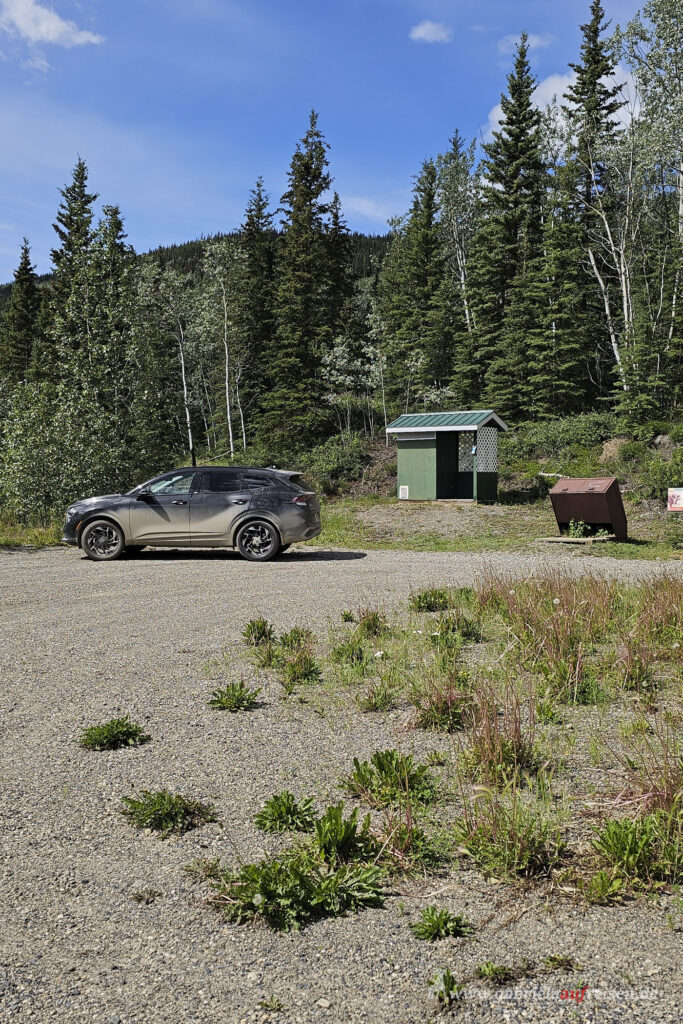 Yukon-Rastplatz-im-Wald