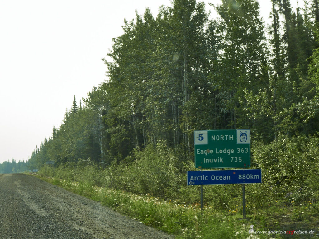 Verkehrsschild-Dempster-Highway-Yukon