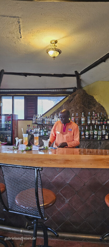 Barkeeper-Kenia-Ernenst-Hemingway-Haus