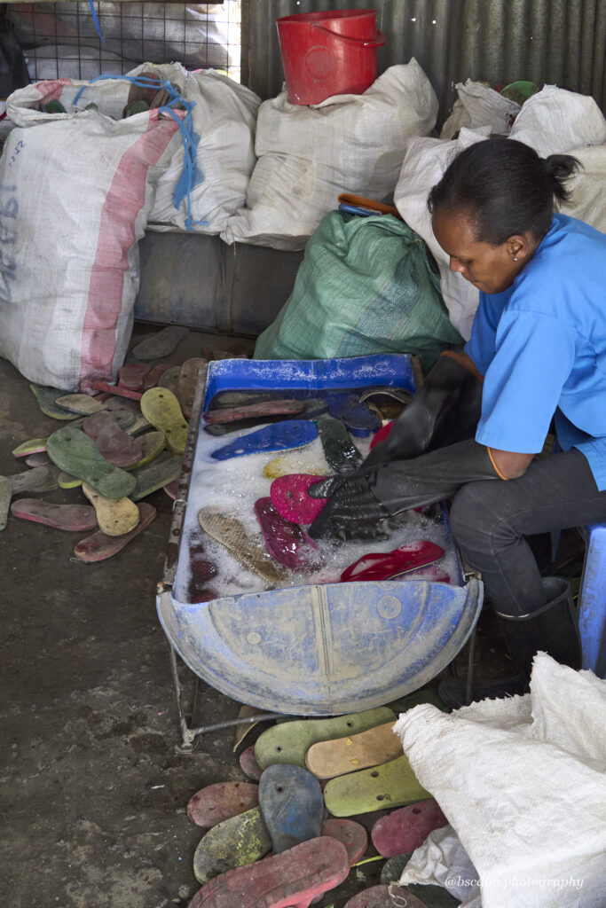 Flip-Flops-werden-gewaschen
